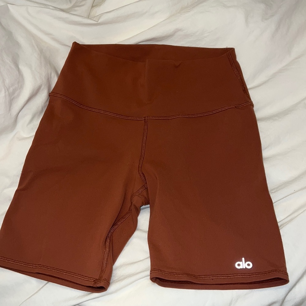 alo biker shorts